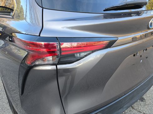 Used 2021 Toyota Sienna XLE image 34