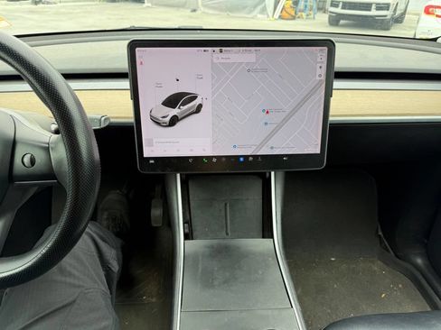 Used 2021 Tesla Model Y Long Range AWD/4WD image 10