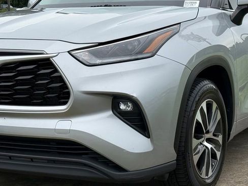 Used 2021 Toyota Highlander XLE FWD image 11