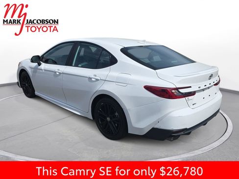 Used 2025 Toyota Camry SE FWD image 13