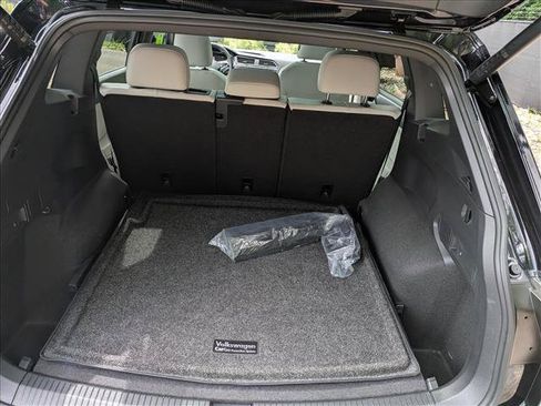 Certified 2024 Volkswagen Tiguan SE R-Line AWD/4WD image 19