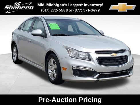 Used 2015 Chevrolet Cruze LT FWD image 2