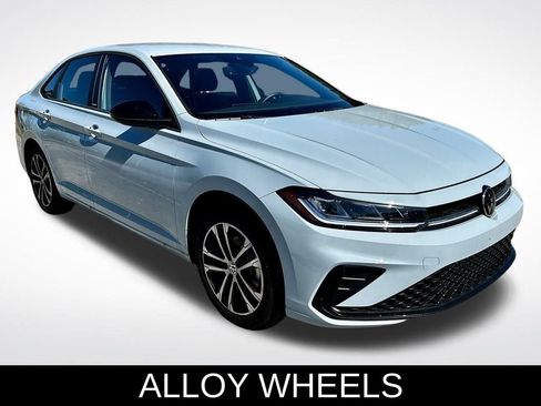 Used 2025 Volkswagen Jetta Sport image 3