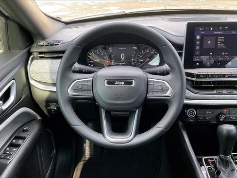 Used 2024 Jeep Compass Latitude w/ Sun and Sound Group image 10