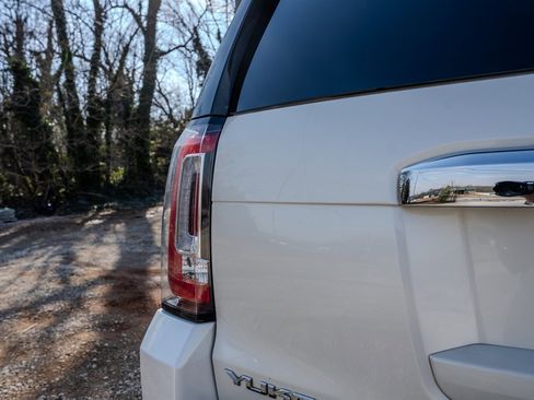 Used 2015 GMC Yukon XL Denali w/ Premium Package image 10