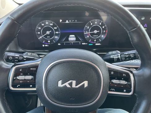 Used 2024 Kia Carnival SX Prestige image 9