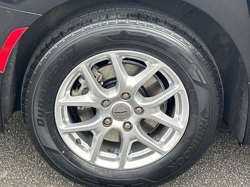 Used 2022 Chrysler Pacifica Touring-L FWD image 6