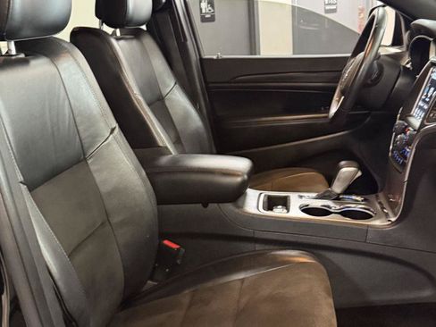Used 2018 Jeep Grand Cherokee Altitude AWD/4WD image 24