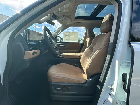 New 2026 INFINITI QX80 Luxe image 7