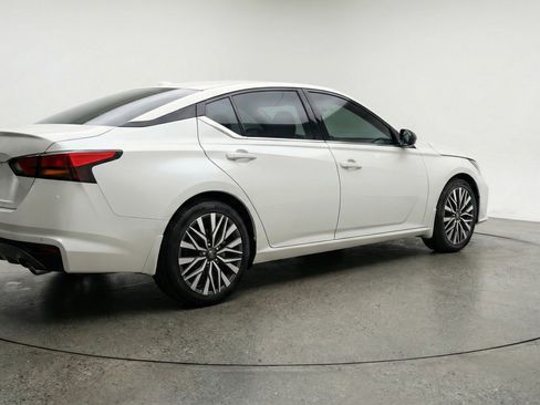 Used 2025 Nissan Altima 2.5 SV FWD image 9