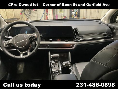 Used 2025 Kia Sportage EX AWD/4WD image 18