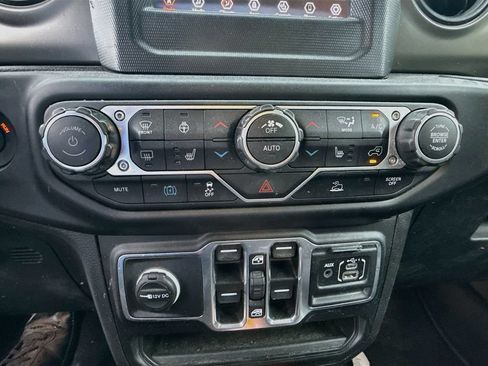 Used 2023 Jeep Wrangler Unlimited w/ Cold Weather Group AWD/4WD image 15