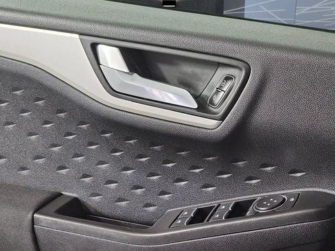 Used 2020 Ford Escape SE FWD image 24