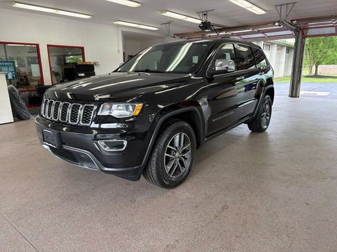 Used 2018 Jeep Grand Cherokee Limited AWD/4WD image 3