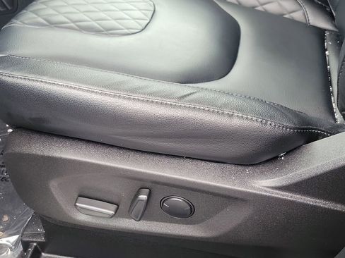 Used 2023 Ford Edge Titanium w/ Class II Trailer Tow Package image 9