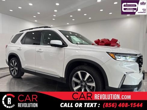 Used 2025 Honda Pilot Elite image 1