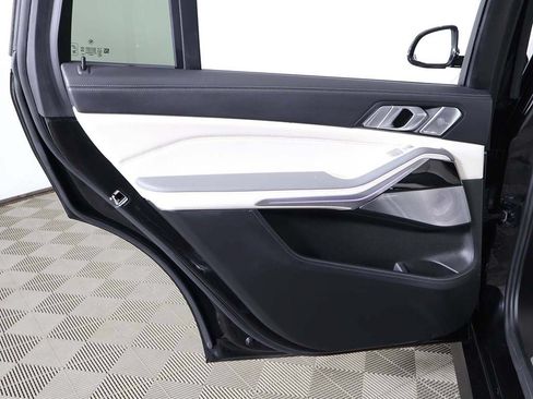 Used 2024 BMW ALPINA XB7 AWD/4WD image 32