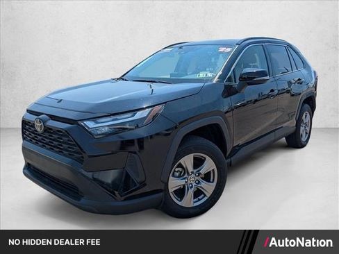 Used 2025 Toyota RAV4 XLE AWD/4WD image 1