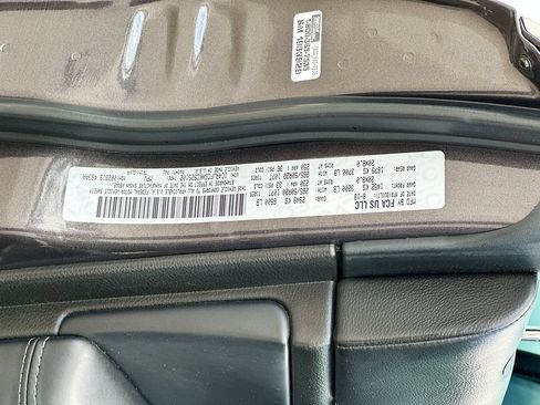 Used 2019 Jeep Grand Cherokee Overland AWD/4WD image 27