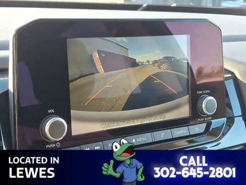 Used 2025 Nissan Pathfinder SV w/ SV Premium Package image 18