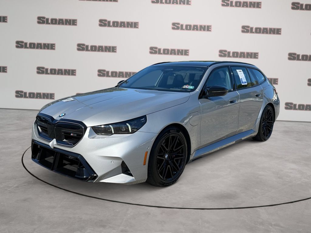 Used 2026 BMW M5 Touring AWD/4WD image 1