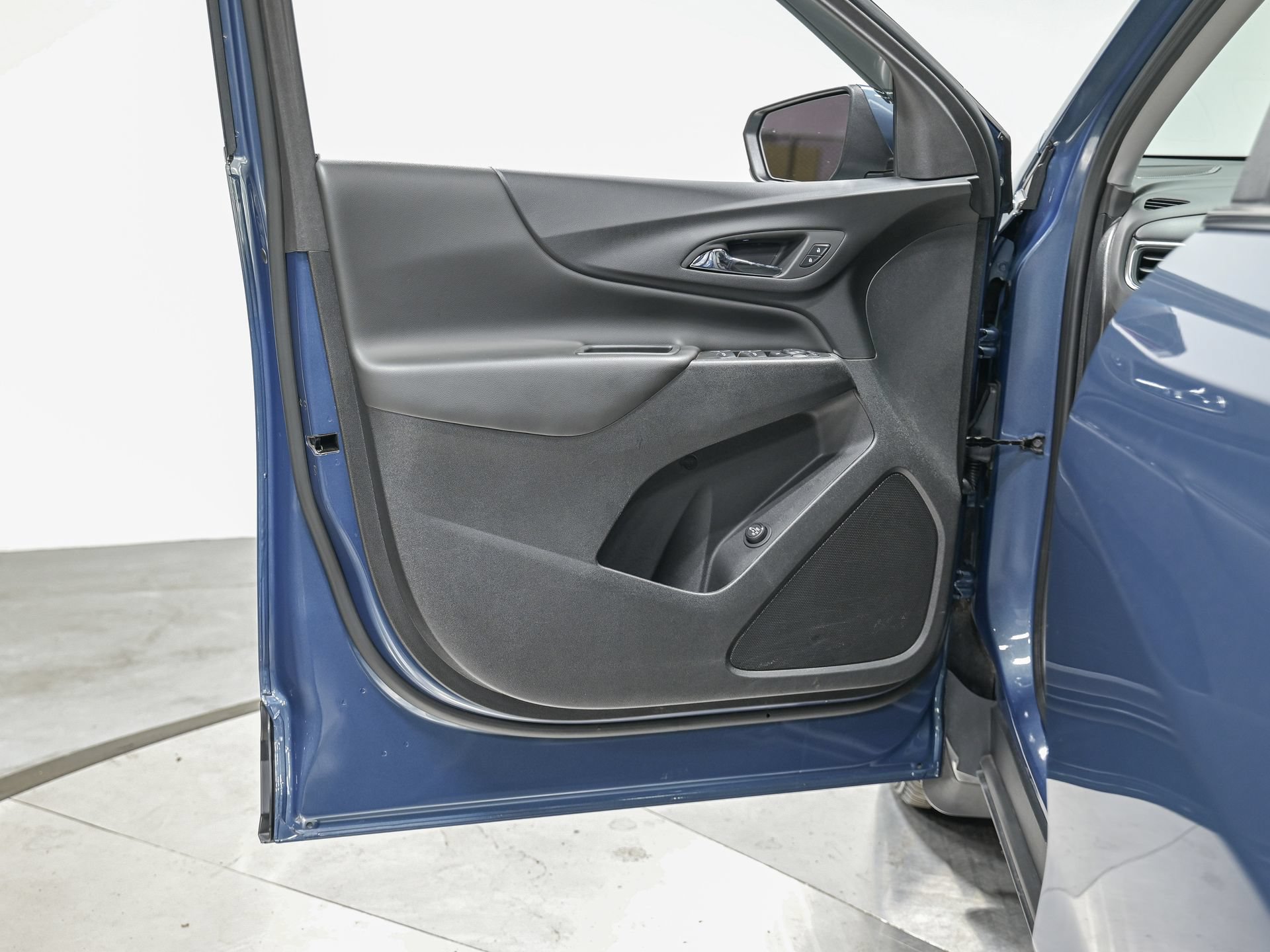 Used 2024 Chevrolet Equinox LT AWD/4WD image 12