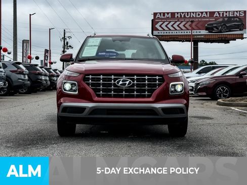 Certified 2025 Hyundai Venue Limited FWD image 3