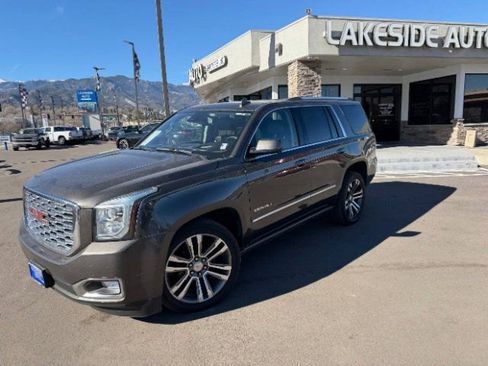 Used 2019 GMC Yukon Denali w/ Denali Ultimate Package AWD/4WD image 3
