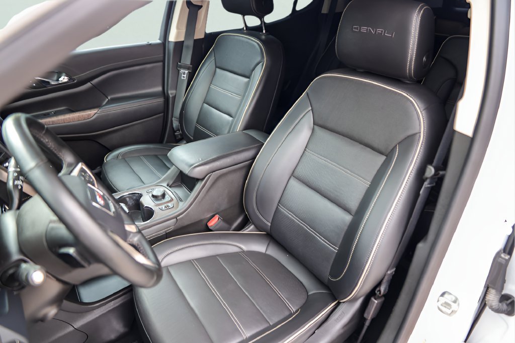 Used 2023 GMC Acadia Denali w/ Denali Technology Package AWD/4WD image 5