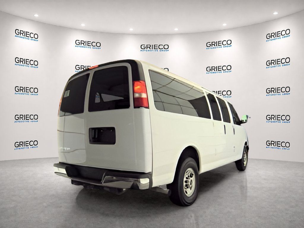 Used 2023 GMC Savana 3500 LS w/ Chrome Appearance Package RWD image 4