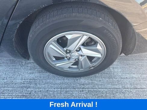 Used 2024 Hyundai Elantra SE FWD image 17