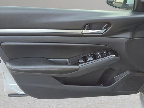 Used 2023 Nissan Altima 2.5 SV image 10