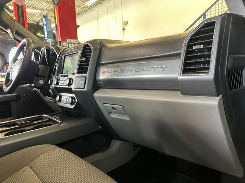 Used 2019 Ford F250 XLT w/ XLT Premium Package image 13
