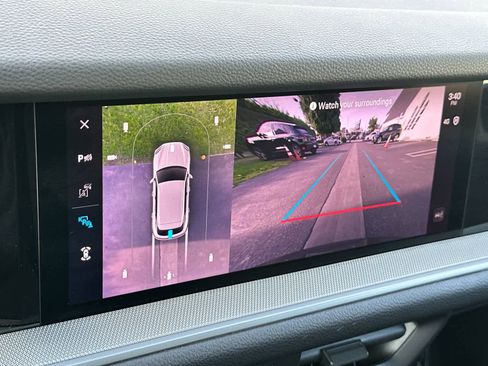 Certified 2025 Porsche Cayenne AWD/4WD image 22
