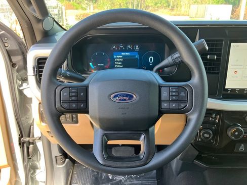 New 2026 Ford F250 XLT w/ XLT Premium Package AWD/4WD image 16