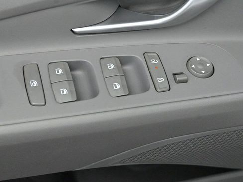 Used 2024 Hyundai Elantra SEL FWD image 11