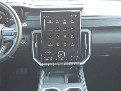 Used 2025 GMC Acadia Elevation image 17