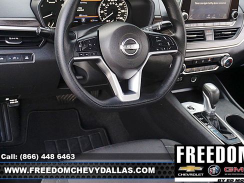 Used 2025 Nissan Altima 2.5 SV image 23