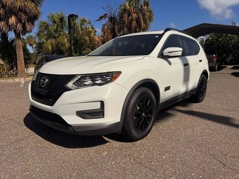 Used 2017 Nissan Rogue SV FWD image 1