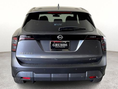New 2025 Nissan Kicks SV image 8