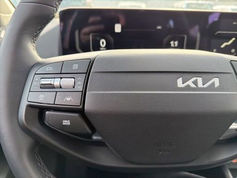New 2025 Kia K4 EX image 17