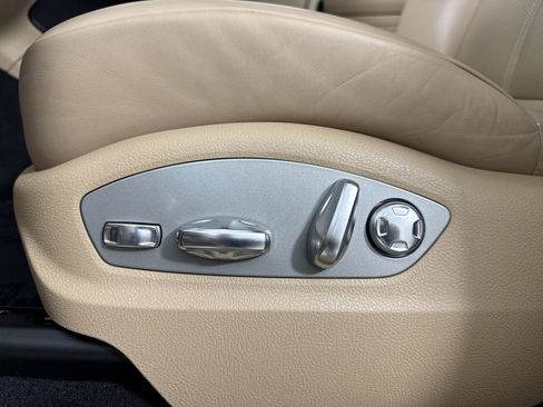 Certified 2023 Porsche Macan AWD/4WD image 40