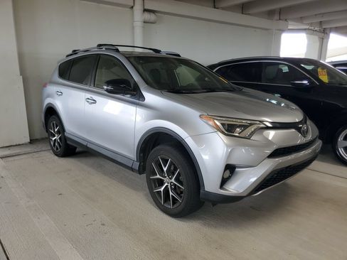 Used 2018 Toyota RAV4 SE w/ Power Extra Value Package FWD image 2