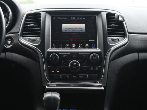 Used 2017 Jeep Grand Cherokee Altitude AWD/4WD image 11