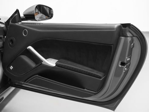 Used 2014 Ferrari F12 Berlinetta RWD image 33