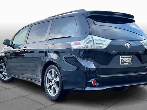 Used 2017 Toyota Sienna SE image 12