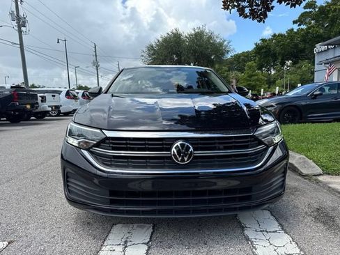 Used 2024 Volkswagen Jetta SE FWD image 3
