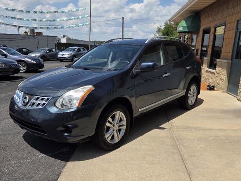 Used 2013 Nissan Rogue SV image 1