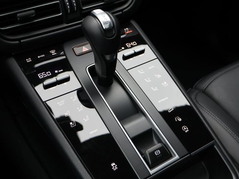 Certified 2026 Porsche Macan AWD/4WD image 21