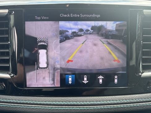 Used 2020 Chrysler Pacifica Limited w/ Advanced Safetytec Group FWD image 8